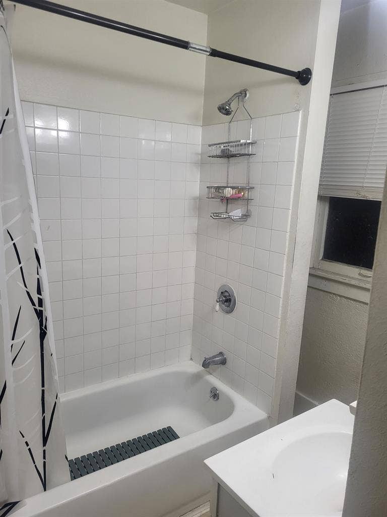 Room Near 6th and Sheridan