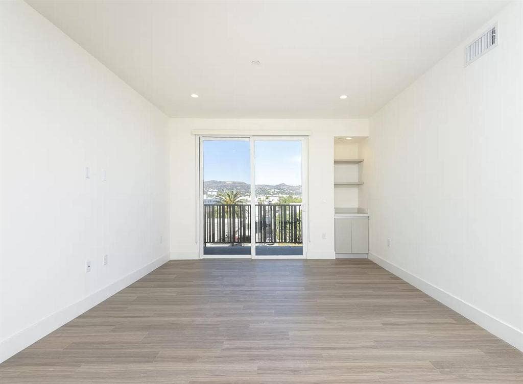 1 BR in Los Angeles