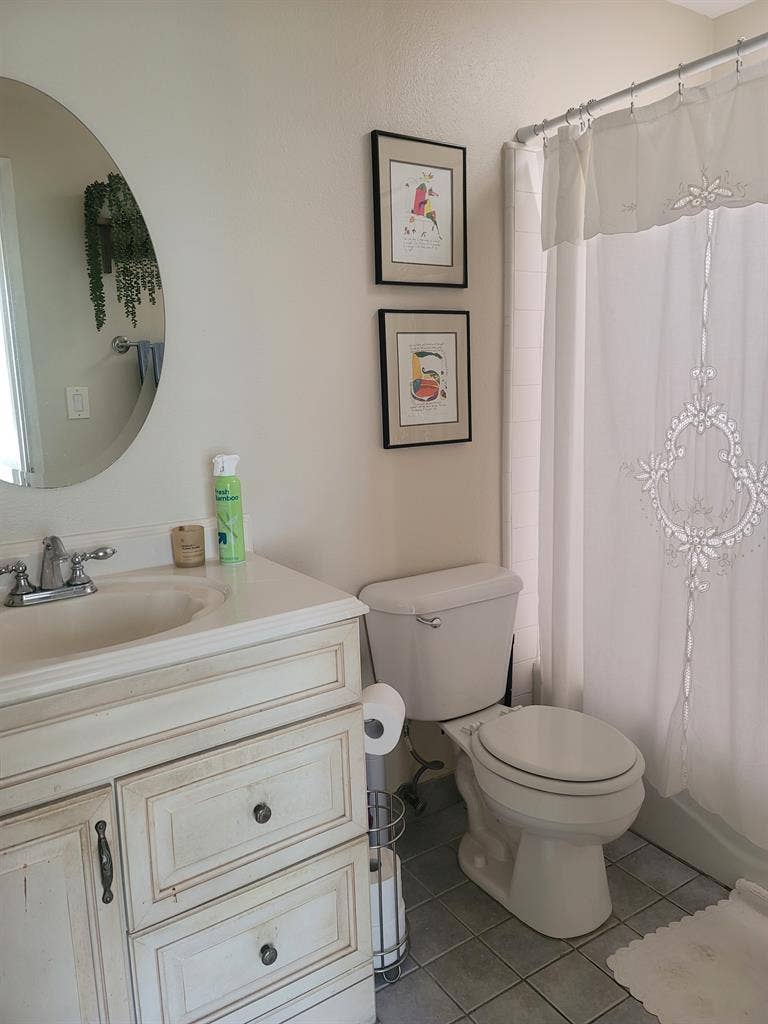 PRIVATE ROOM/SHARED BATH DEC 1ST