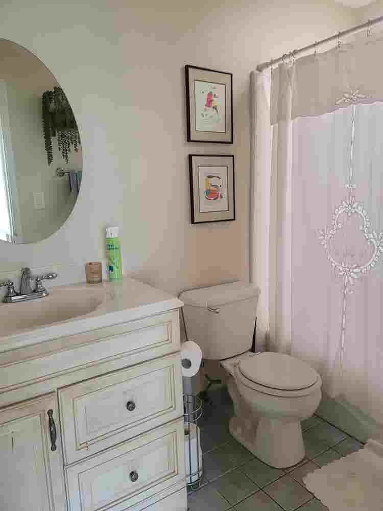ROOM/SHARED BATH OCT 1