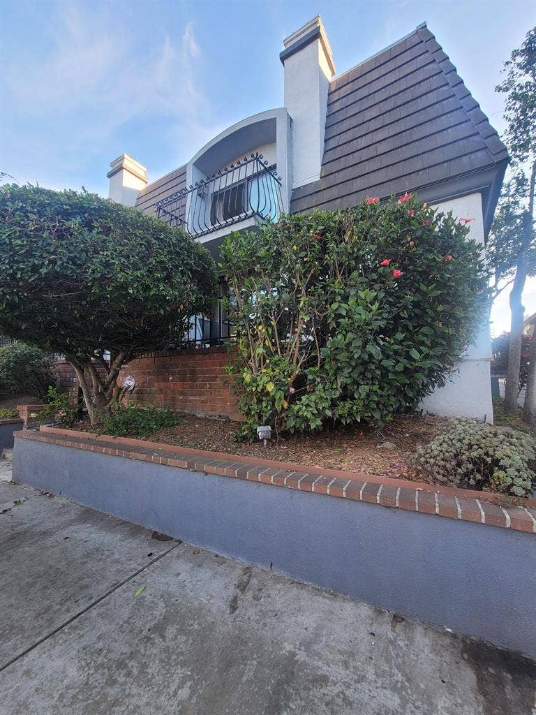 PRIVATE ROOM/SHARED BATH DEC 1ST