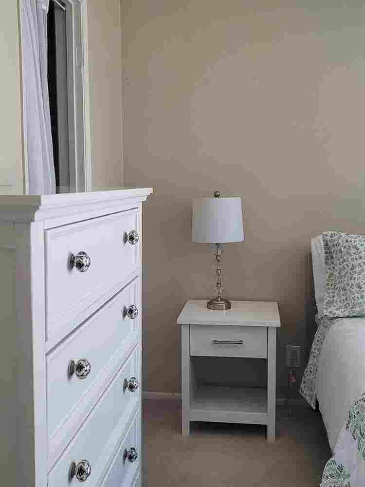 ROOM/SHARED BATH OCT 1