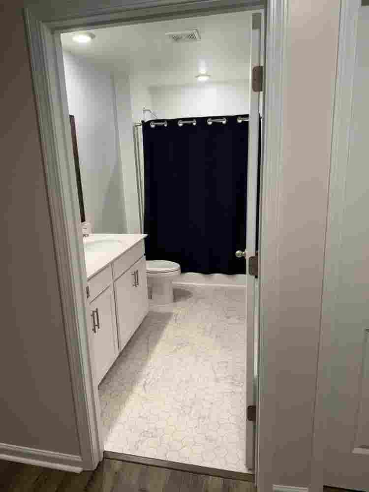 Looking for roommate to rent a room