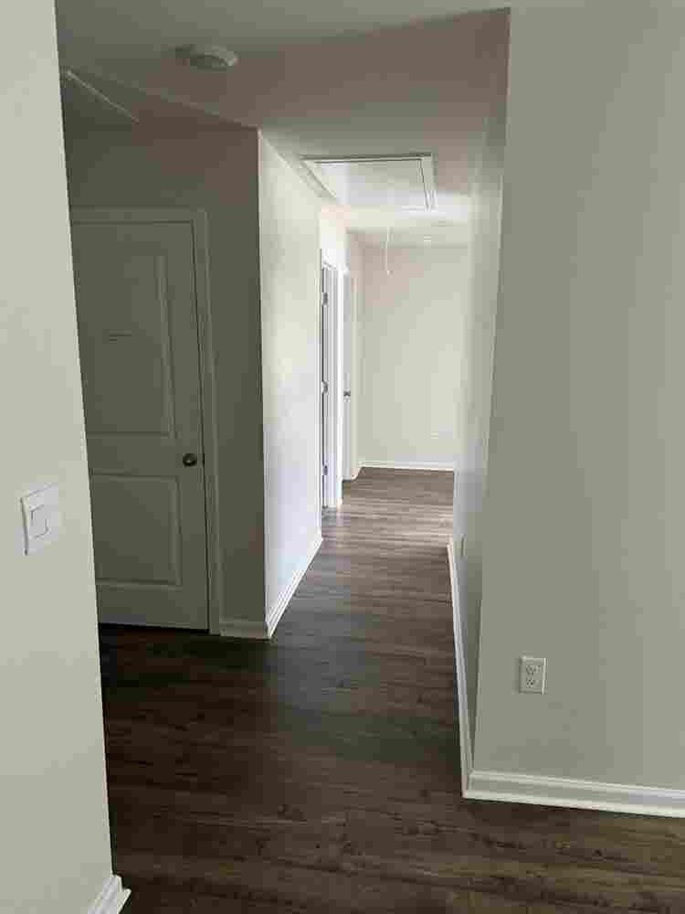 Looking for roommate to rent a room