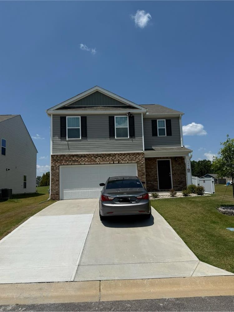 Looking for roommate to rent a room