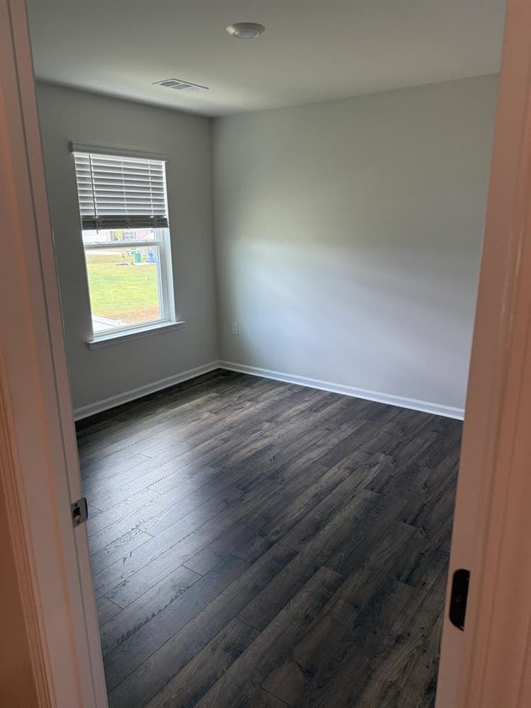 Looking for roommate to rent a room
