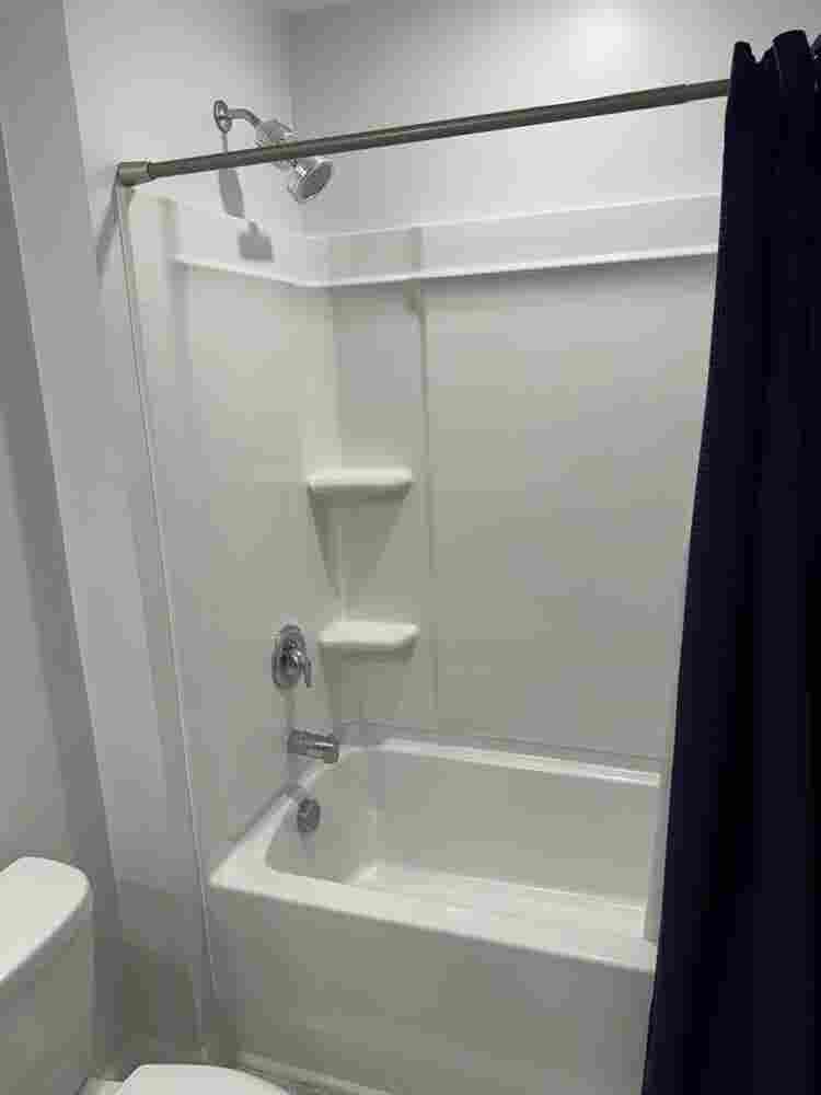 Looking for roommate to rent a room