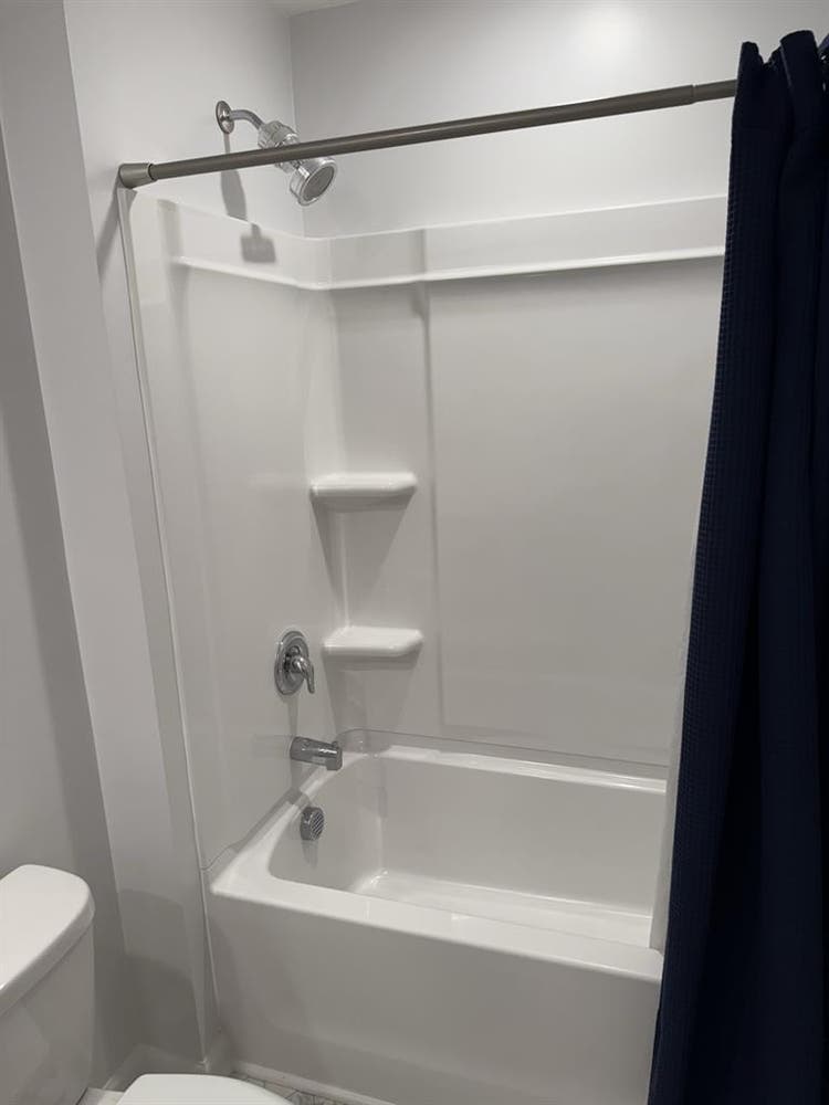 Looking for roommate to rent a room
