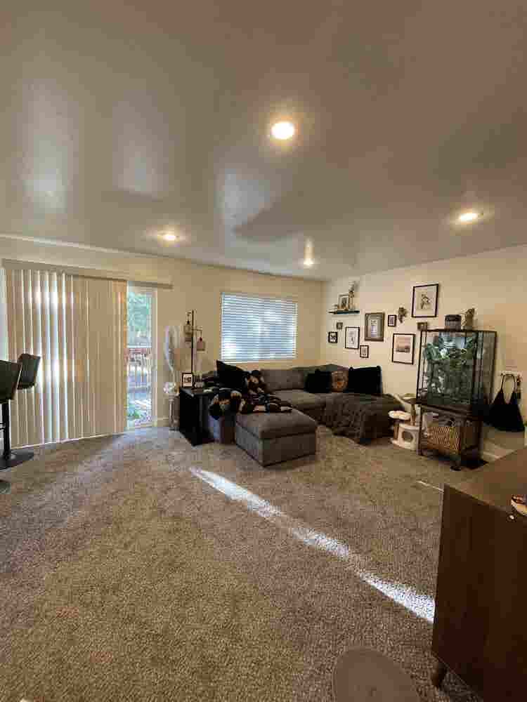 ROOMIE WANTED (female) - Midtown