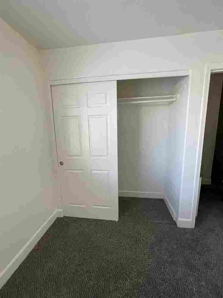 ROOMIE WANTED (female) - Midtown
