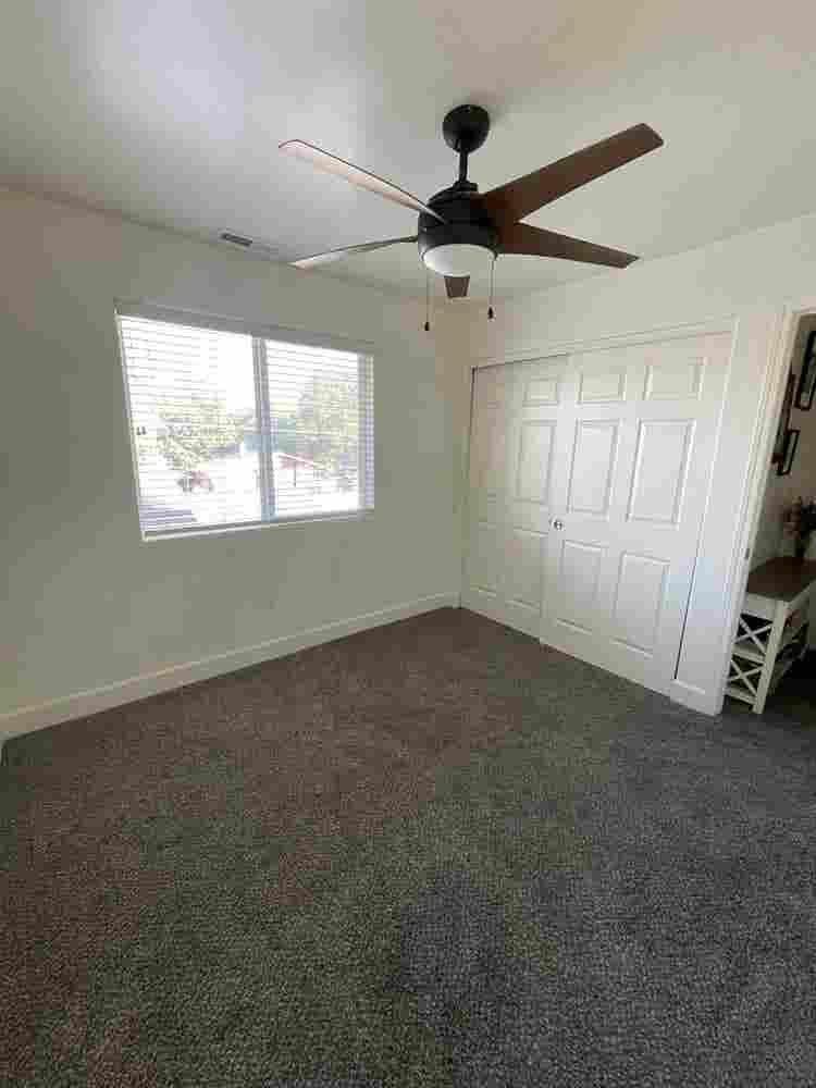 ROOMIE WANTED (female) - Midtown