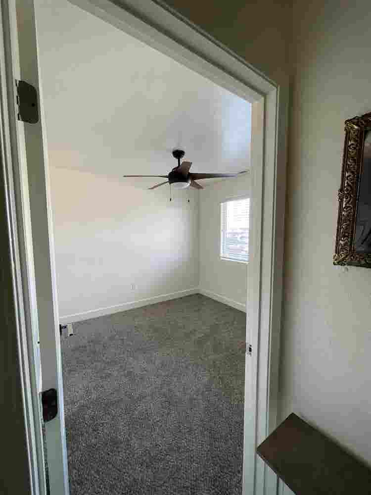 ROOMIE WANTED (female) - Midtown