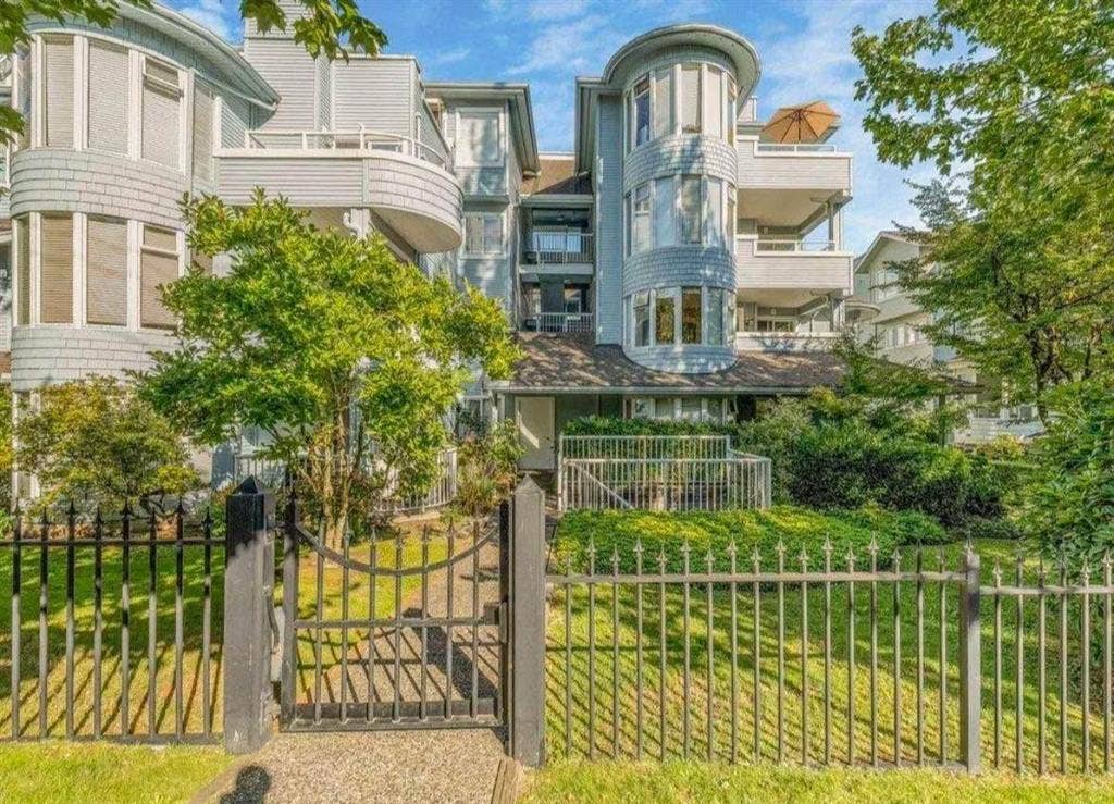 Bath Condo in South Cambie