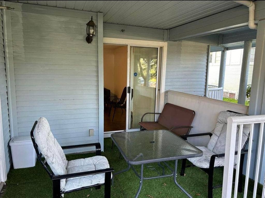 Bath Condo in South Cambie