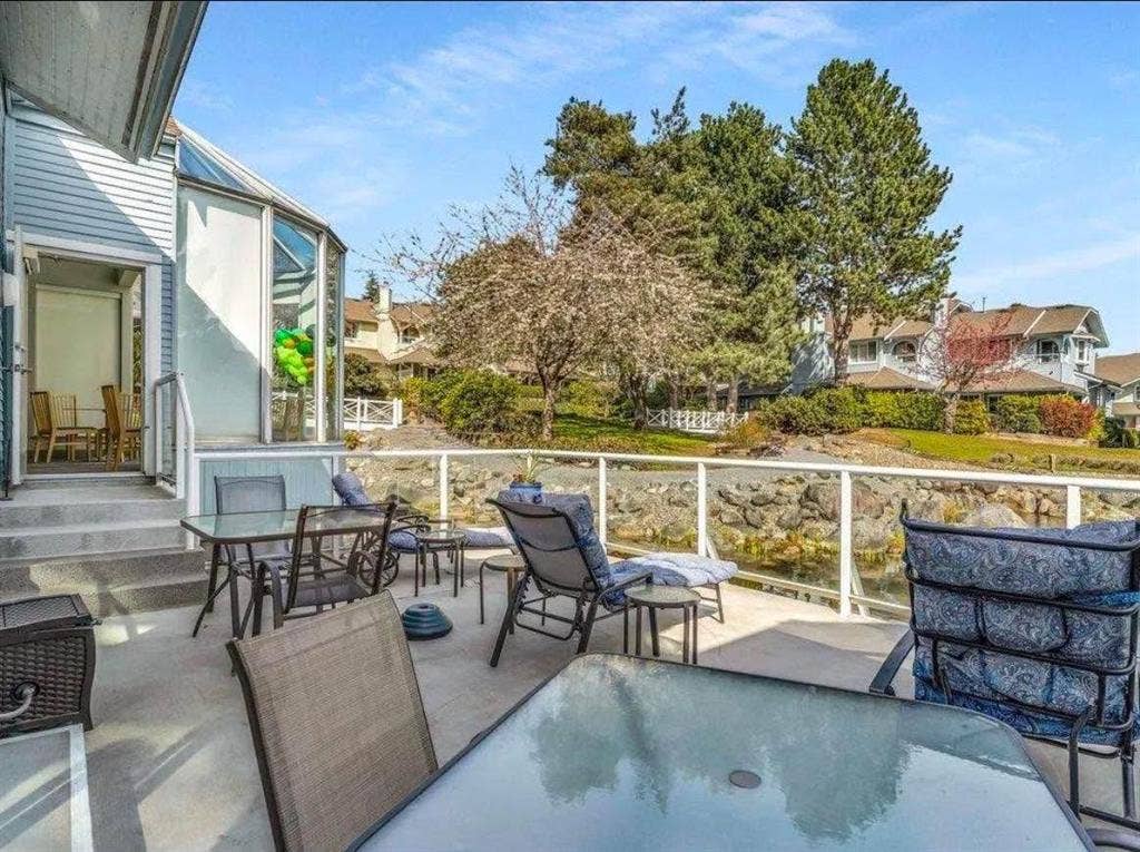 Bath Condo in South Cambie