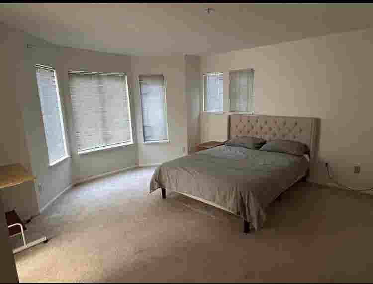 Bath Condo in South Cambie