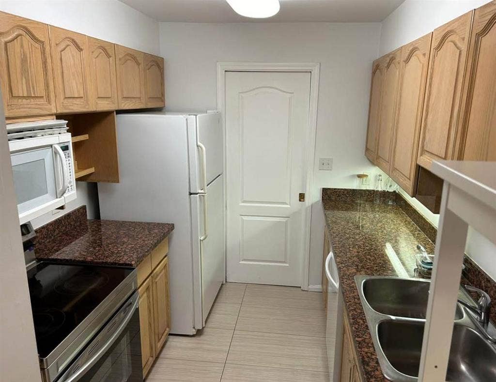 Bath Condo in South Cambie