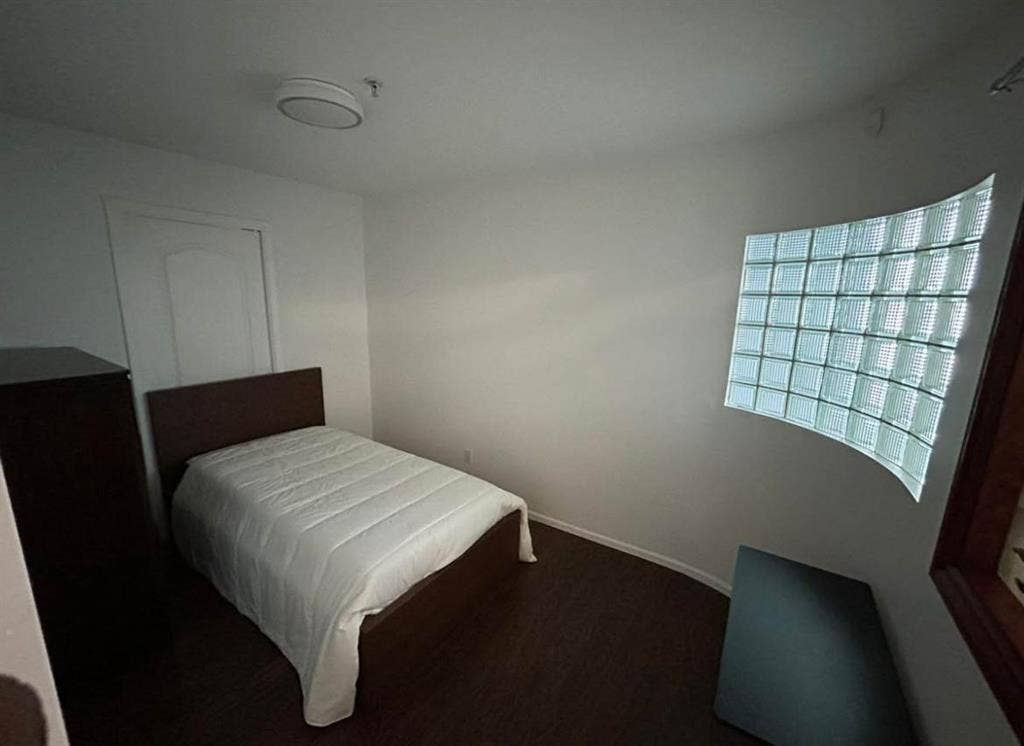 Bath Condo in South Cambie