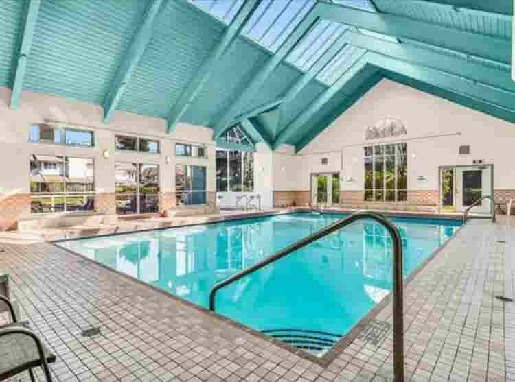 Bath Condo in South Cambie