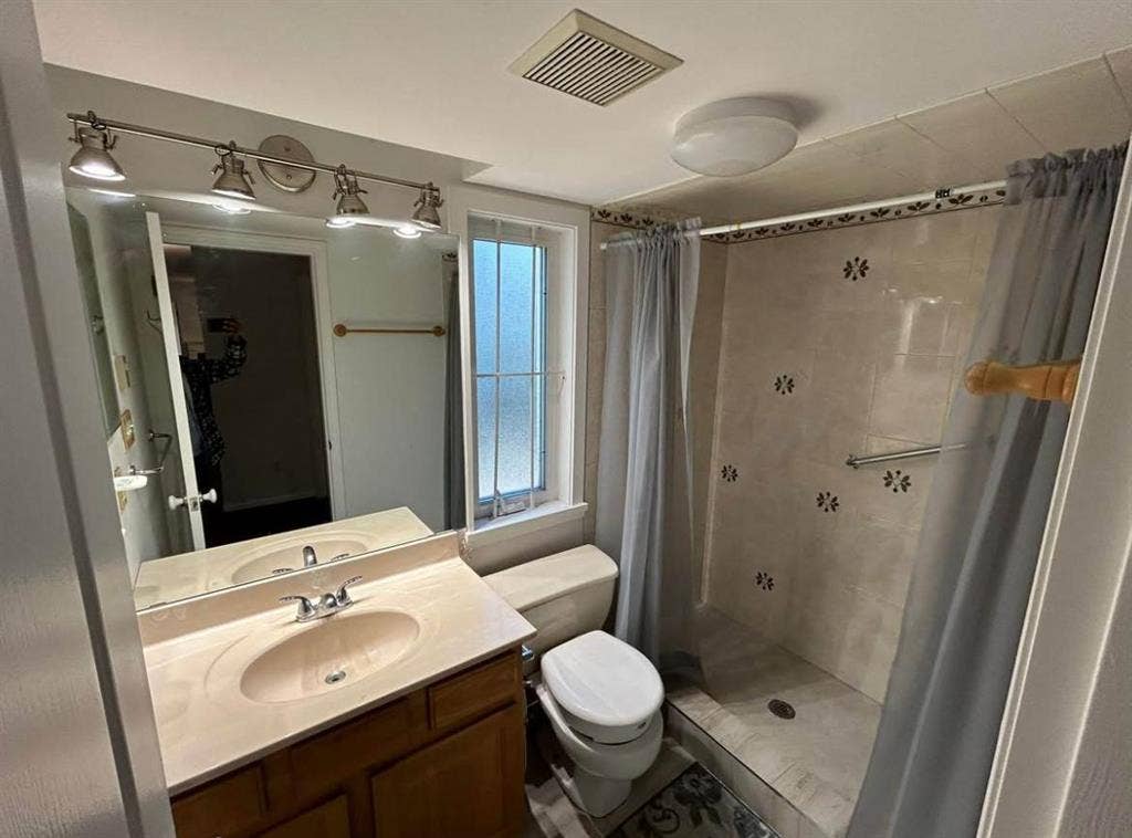 Bath Condo in South Cambie