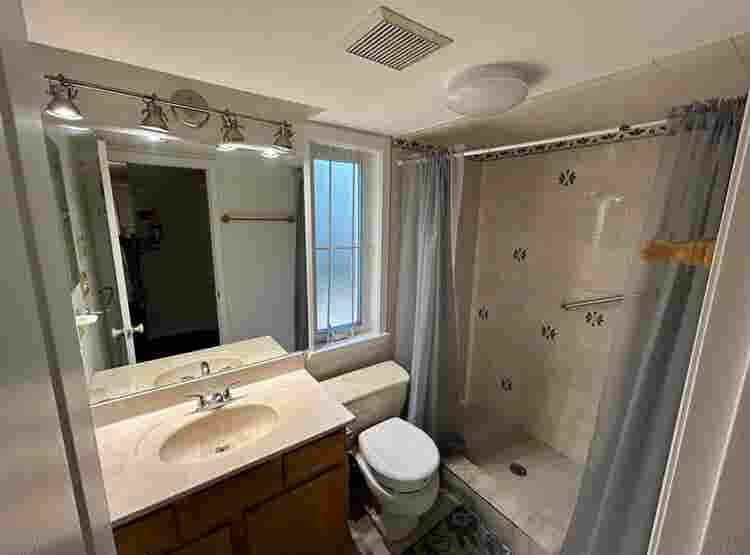 Bath Condo in South Cambie