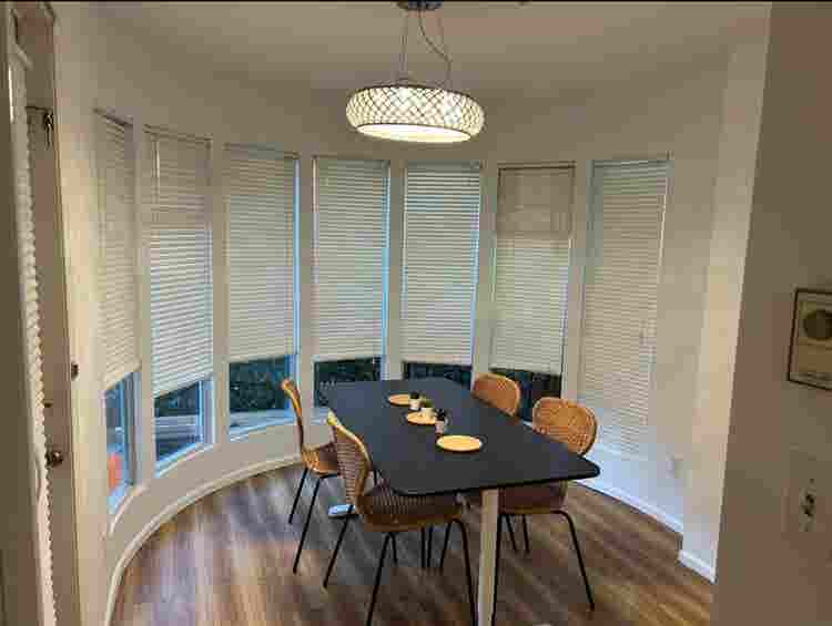 Bath Condo in South Cambie