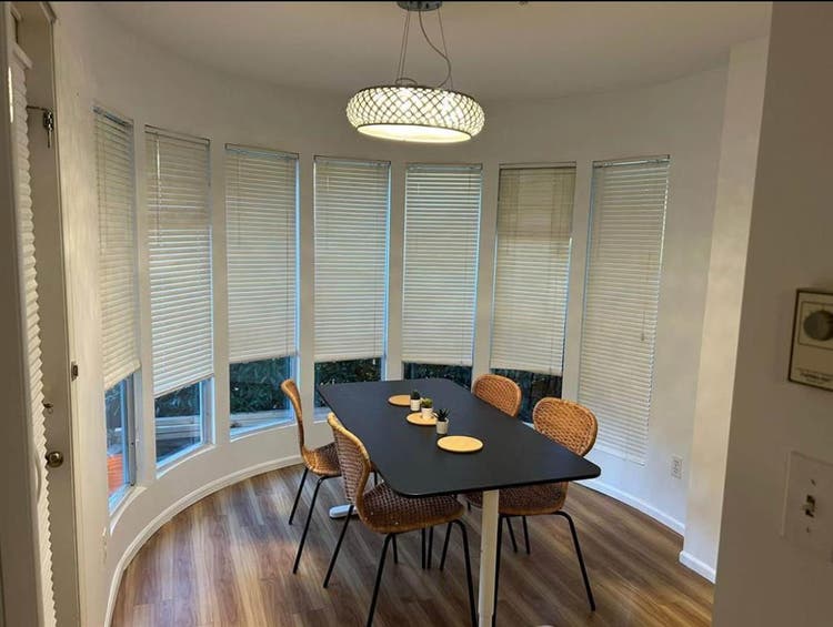 Bath Condo in South Cambie