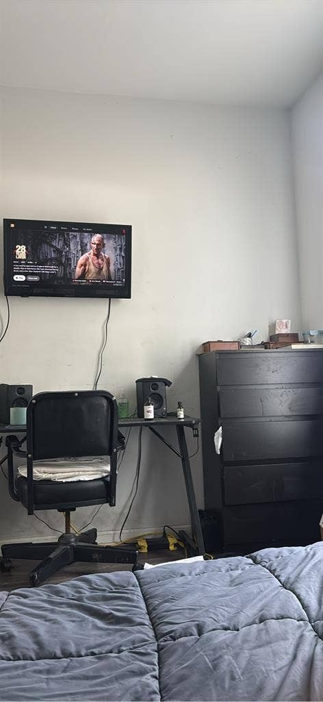 Furnished room. Internet & smart tv