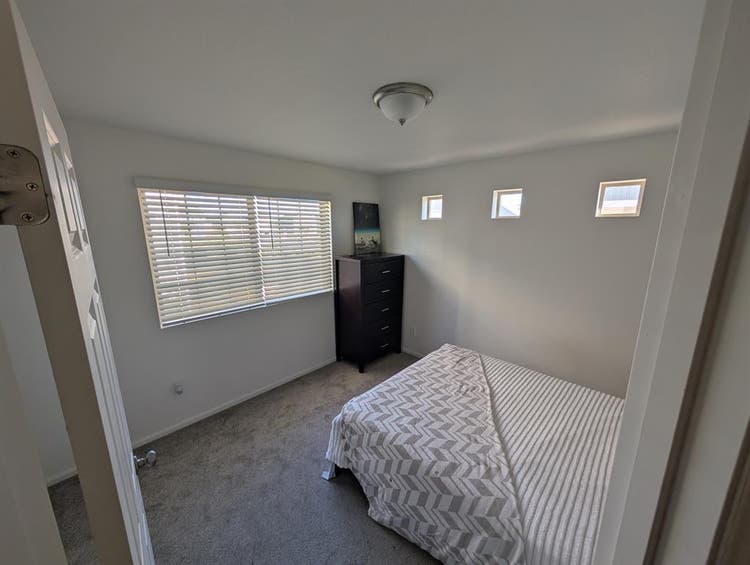 Furnished Room in Relaxed Home