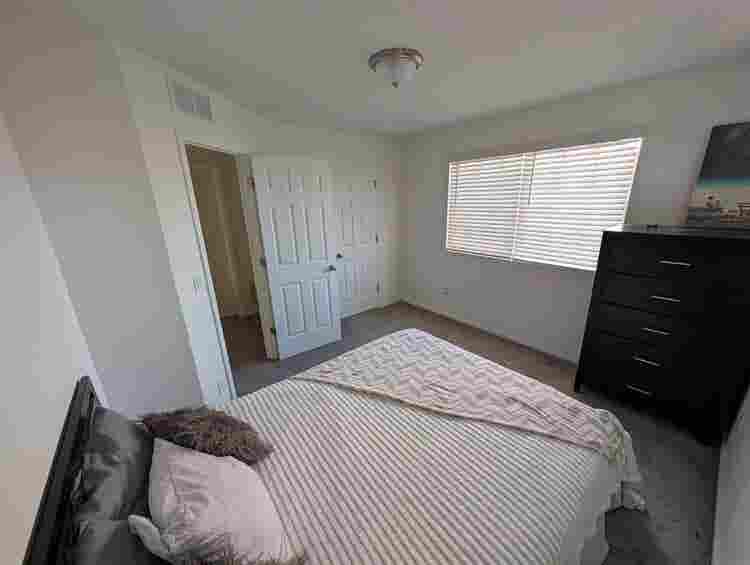 Furnished Room in Relaxed Home