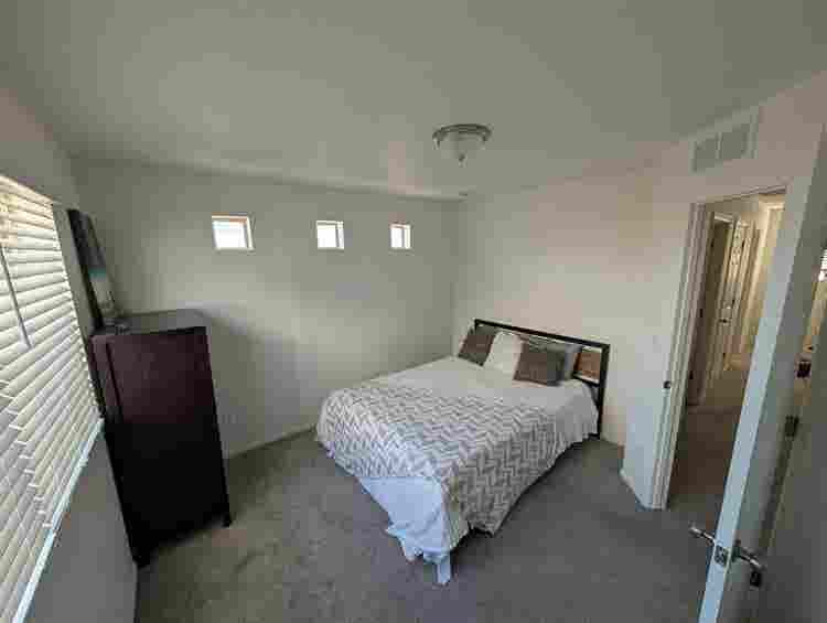 Furnished Room in Relaxed Home