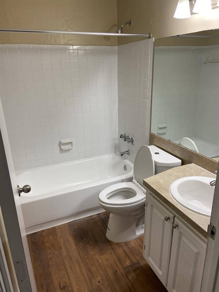 Quiet 
No pets No smoke