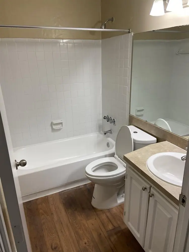 Quiet
No pets No smoke