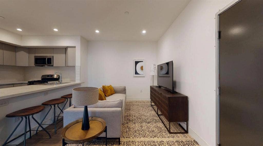 1 BR in Los Angeles