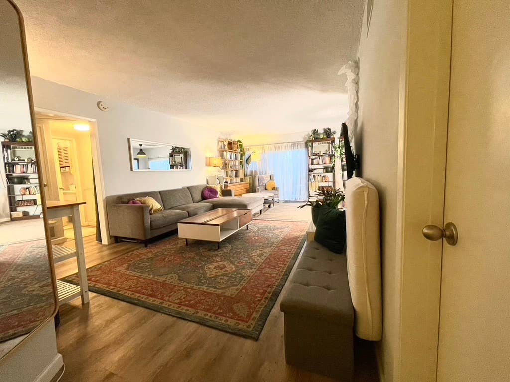 Sweet Private WeHo Suite