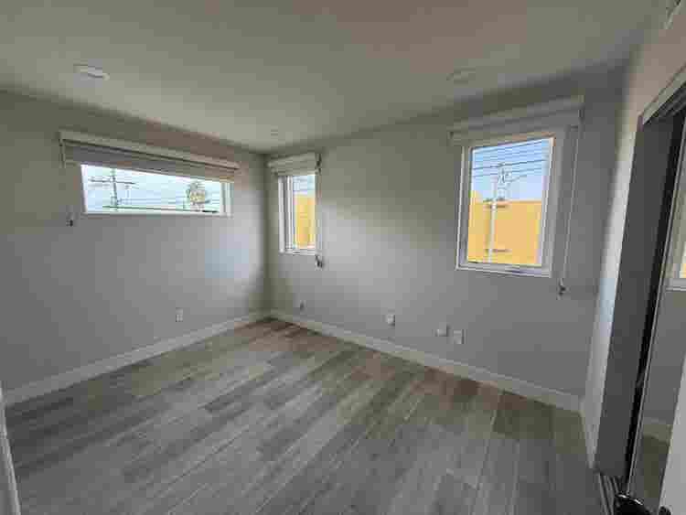 ROOM FOR RENT - AVAILABLE NOW