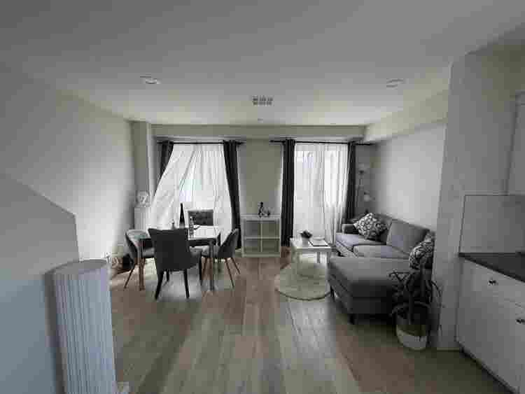 ROOM FOR RENT - AVAILABLE NOW
