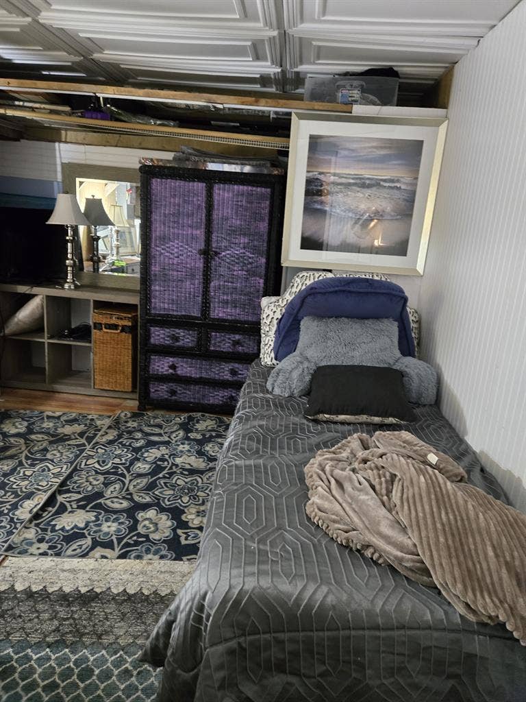 Room furnished,fiber wifi nice area