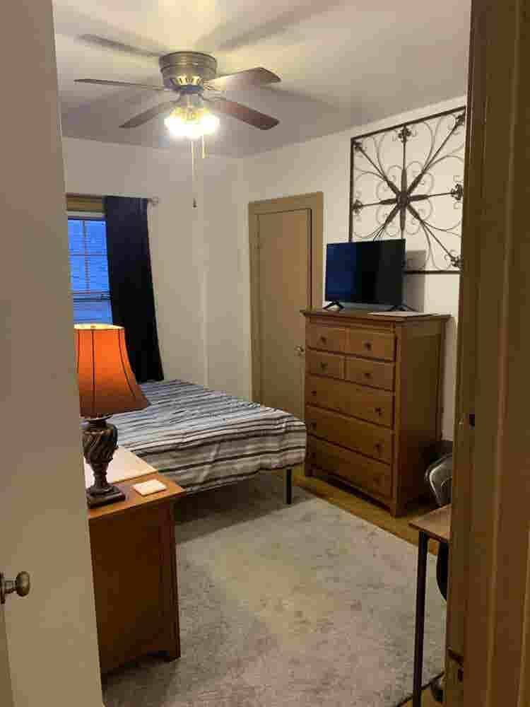Room 4 rent Well Maintained House