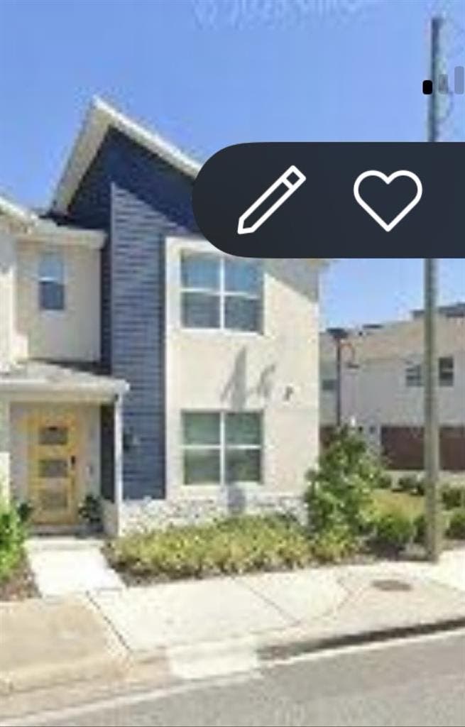 Room in a brand new townhouse