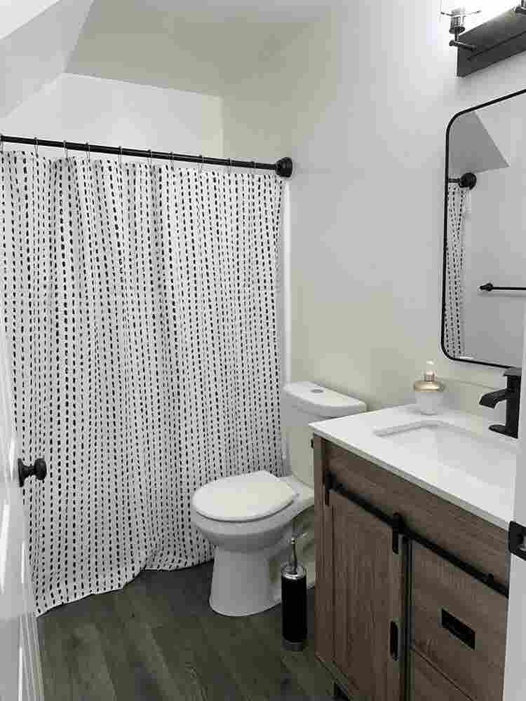 Private Entrance Bathroom Studio