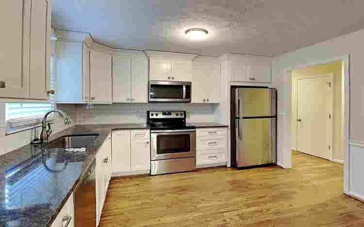Spacious three bedrooms for rentt