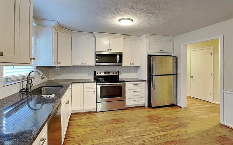 Spacious three bedrooms for rentt