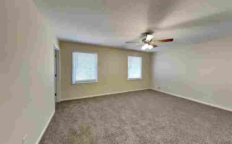 Spacious three bedrooms for rentt