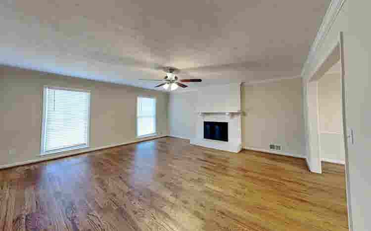 Spacious three bedrooms for rentt