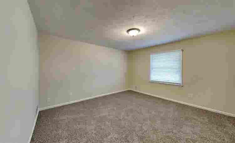 Spacious three bedrooms for rentt
