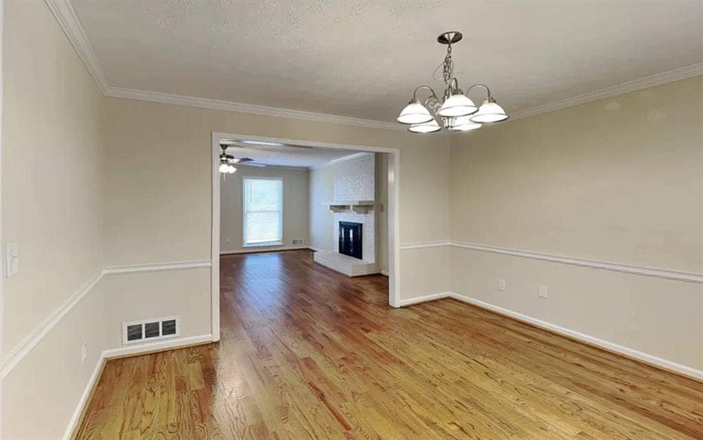 Spacious three bedrooms for rentt