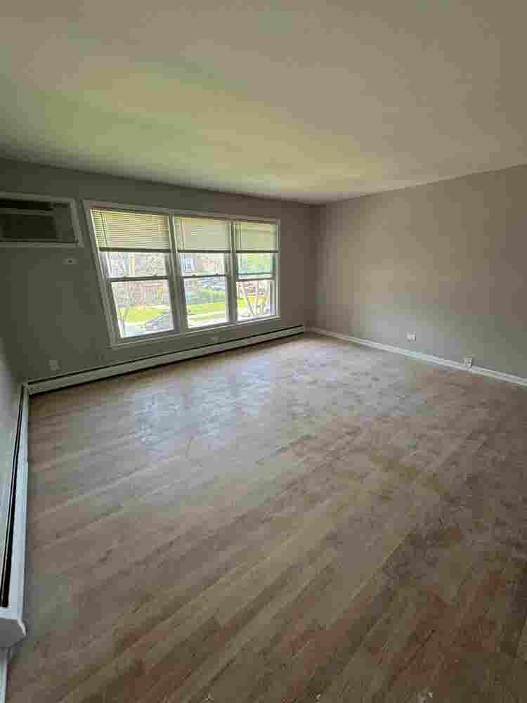 I’m renting a room! 👐