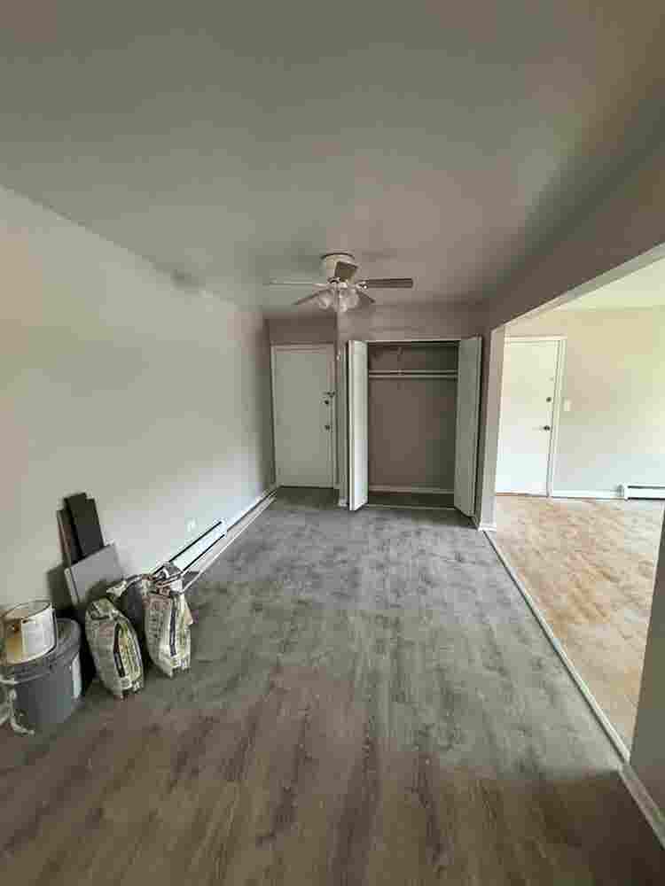 I’m renting a room! 👐