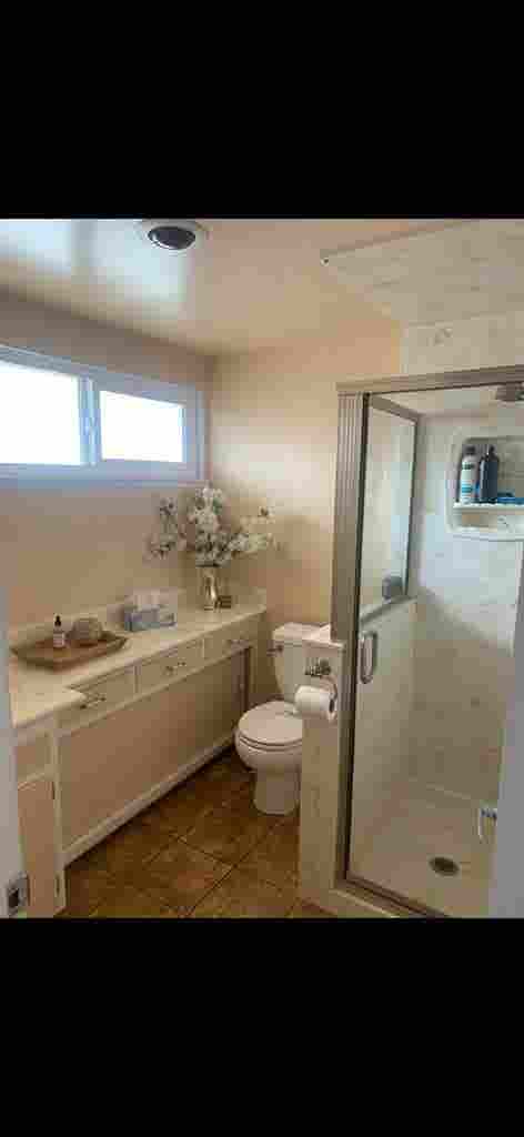 Beautiful spacious room in Orange